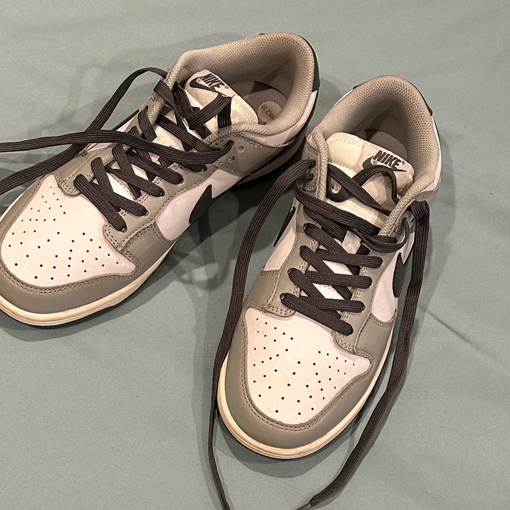 Barely worn NIKE DUNK LOW